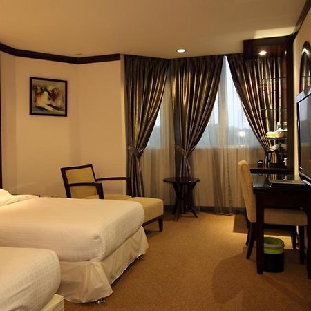 Country Hotel Klang Exterior foto